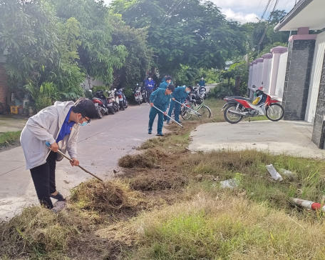 Phường IV Ra quân phát quang, dọn dẹp vệ sinh môi trường