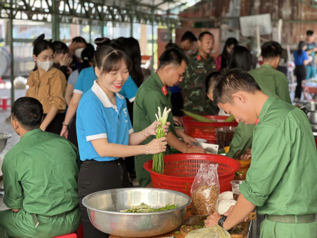 Kỷ niệm 80 năm Ngày thành lập Quân đội Nhân dân Việt Nam (22/12/1944 - 22/12/2024) và 35 năm Ngày hội Quốc phòng toàn dân (22/12/1989 - 22/12/2024).